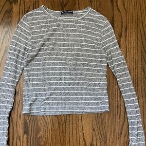 10/$15 BRANDY MELVILLE cropped long sleeve t-shirt